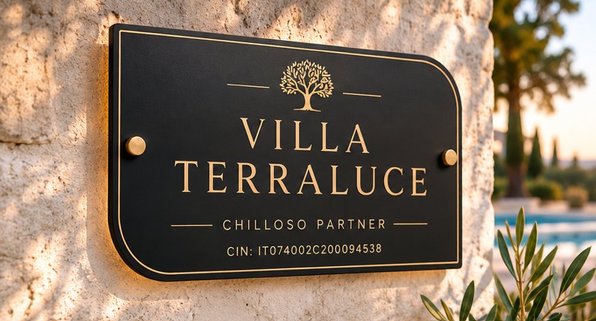 Chilloso-bord op een natuurstenen muur met de naam van het huis en de CIN